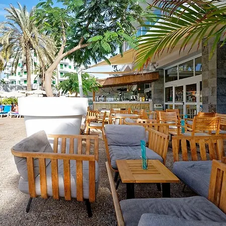 Bull Escorial & מלון