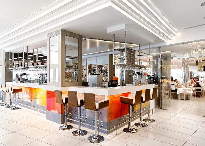 Bull Escorial & ホテル プラヤ・デル・イングレス