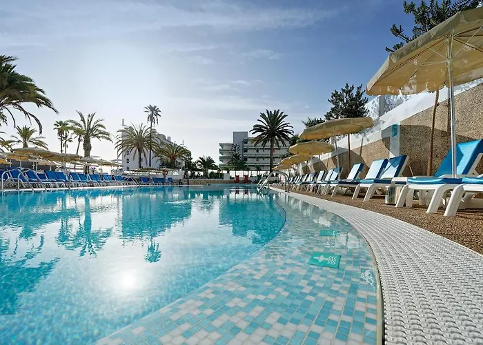 Bull Escorial & ホテル